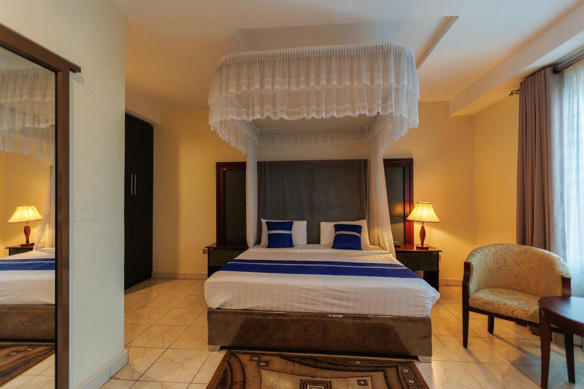 Koki Hotel Kampala Exterior foto