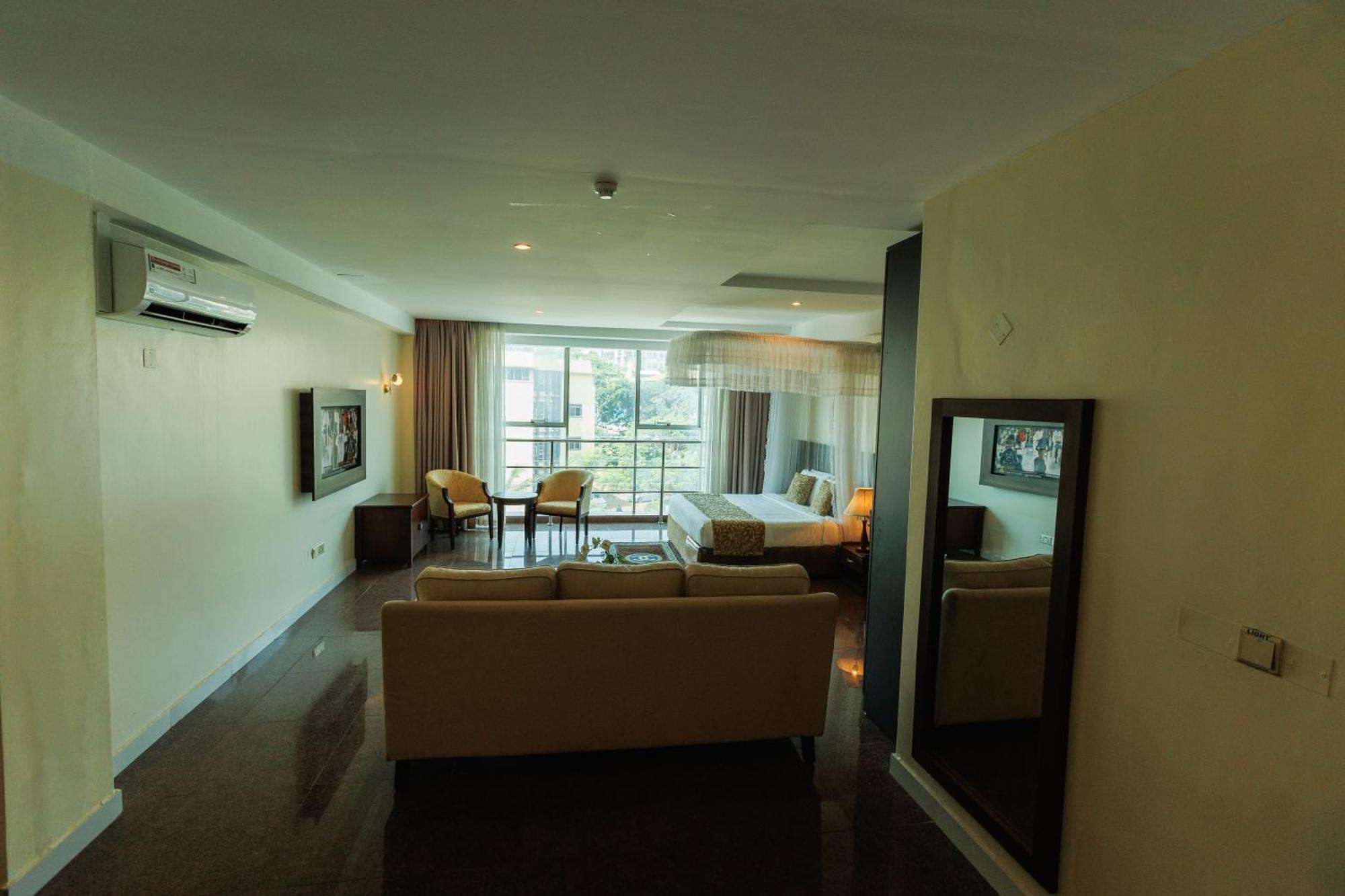 Koki Hotel Kampala Exterior foto